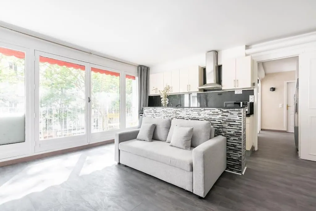 Appartement Ensoleille Buttes Chaumont -Iv Paris