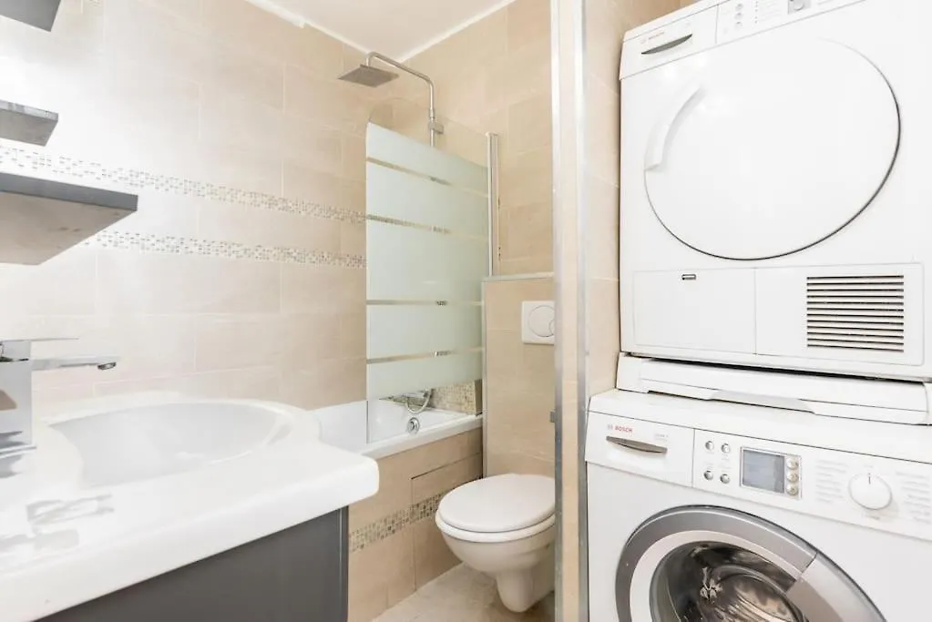 Appartement Ensoleille Buttes Chaumont -Iv Paris Apartment