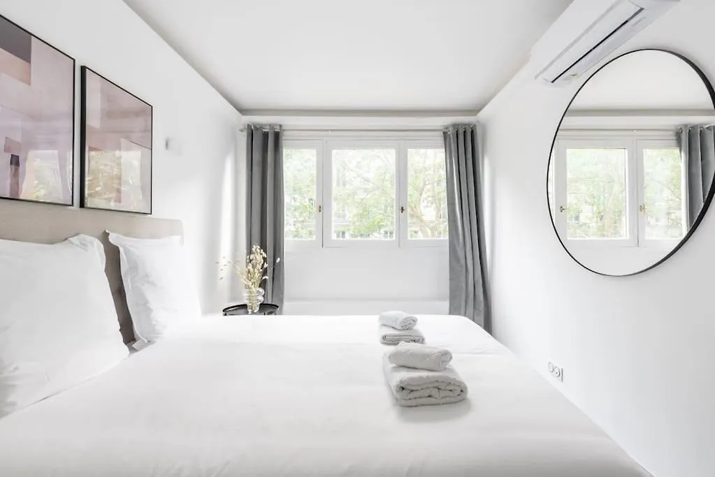 Appartement Ensoleille Buttes Chaumont -Iv Paris France