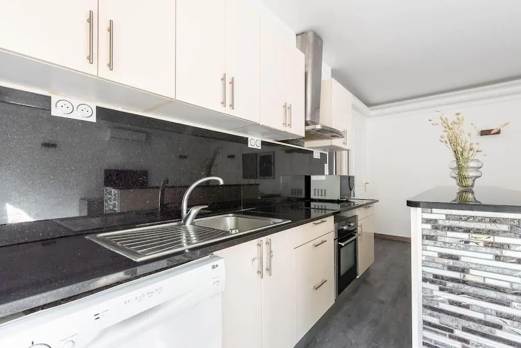 Apartment Appartement Ensoleille Buttes Chaumont -Iv Paris France