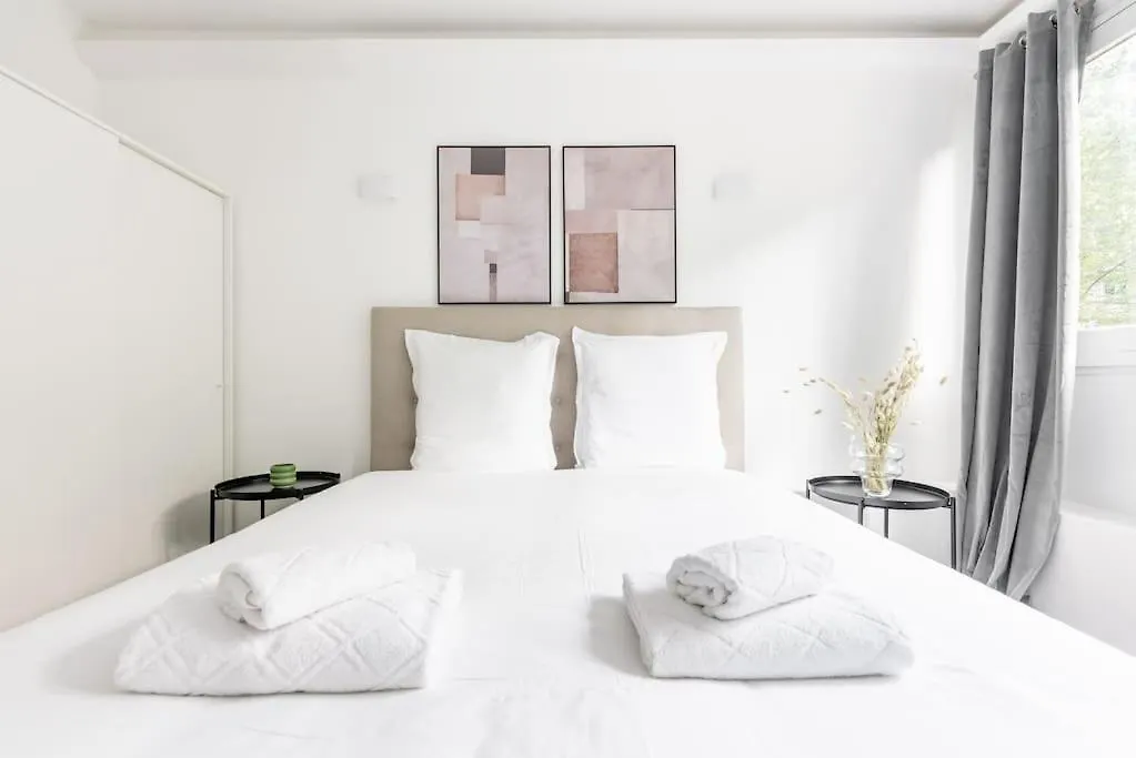 Appartement Ensoleille Buttes Chaumont -Iv Parijs