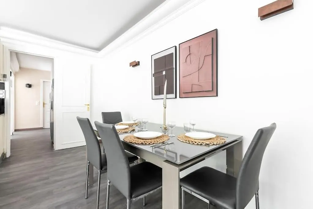 Appartement Ensoleille Buttes Chaumont -Iv Parijs